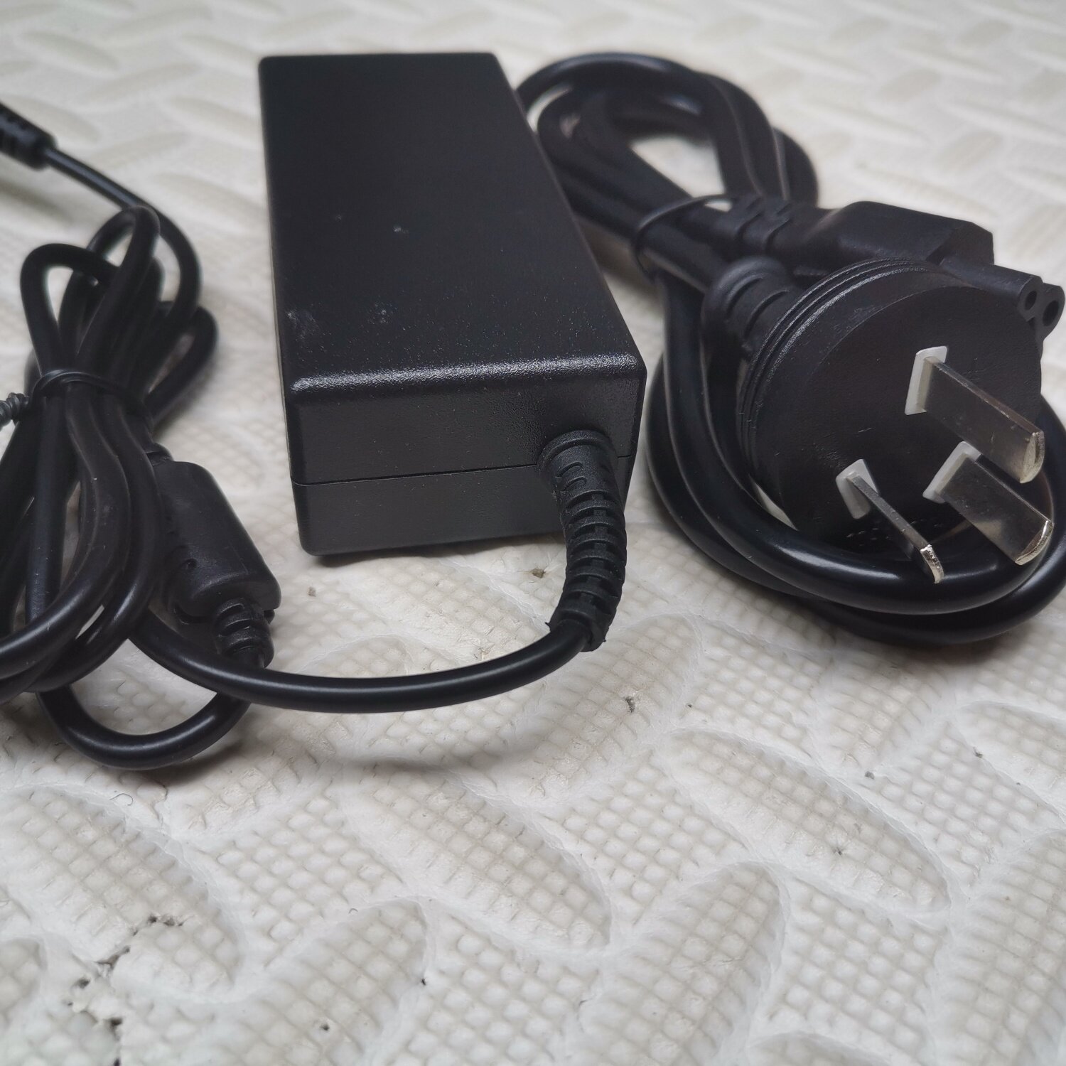 利浦19V2.37A电源适配器274E5Q 276E7E充电器电源ADPC1945