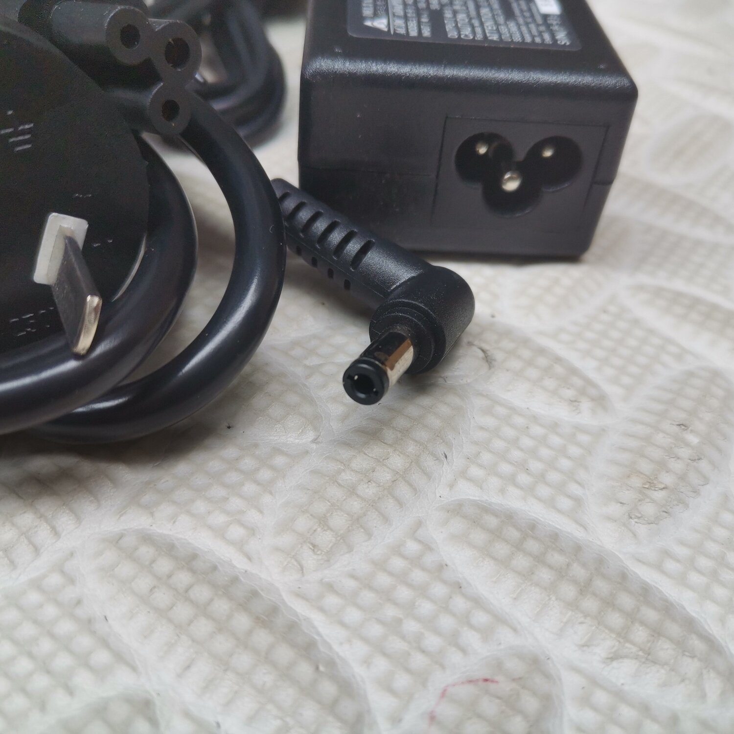 ASUS华硕VM520U笔记本电脑电源适配器19V3.42A 65W小口充电线梅花