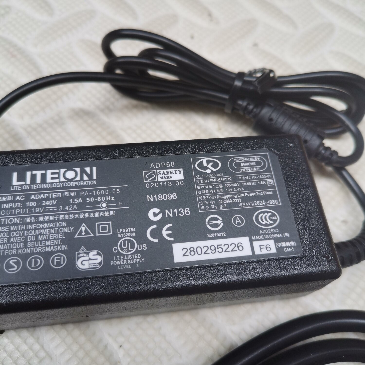 东芝 L600/L700/L800 电源适配器 TOSHIBA M806 充电器 19V3.95A