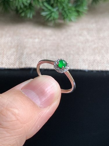 925银镶嵌轻奢款翡翠戒指女