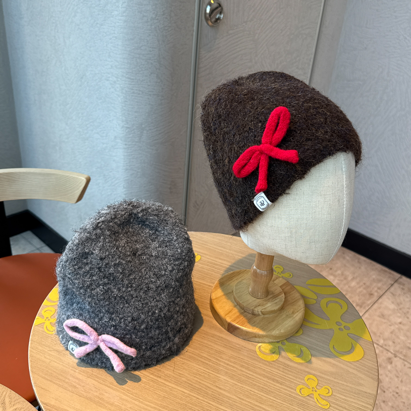 红色蝴蝶结甜美毛绒绒针织包头帽