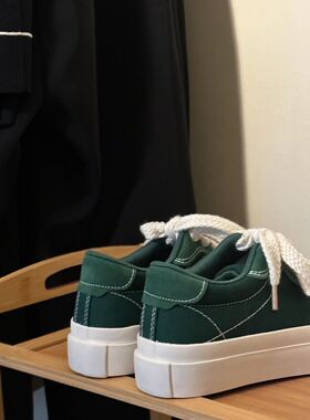 Trends！小绿鞋真的版型很正上脚很显瘦 颜色也很夏天耶