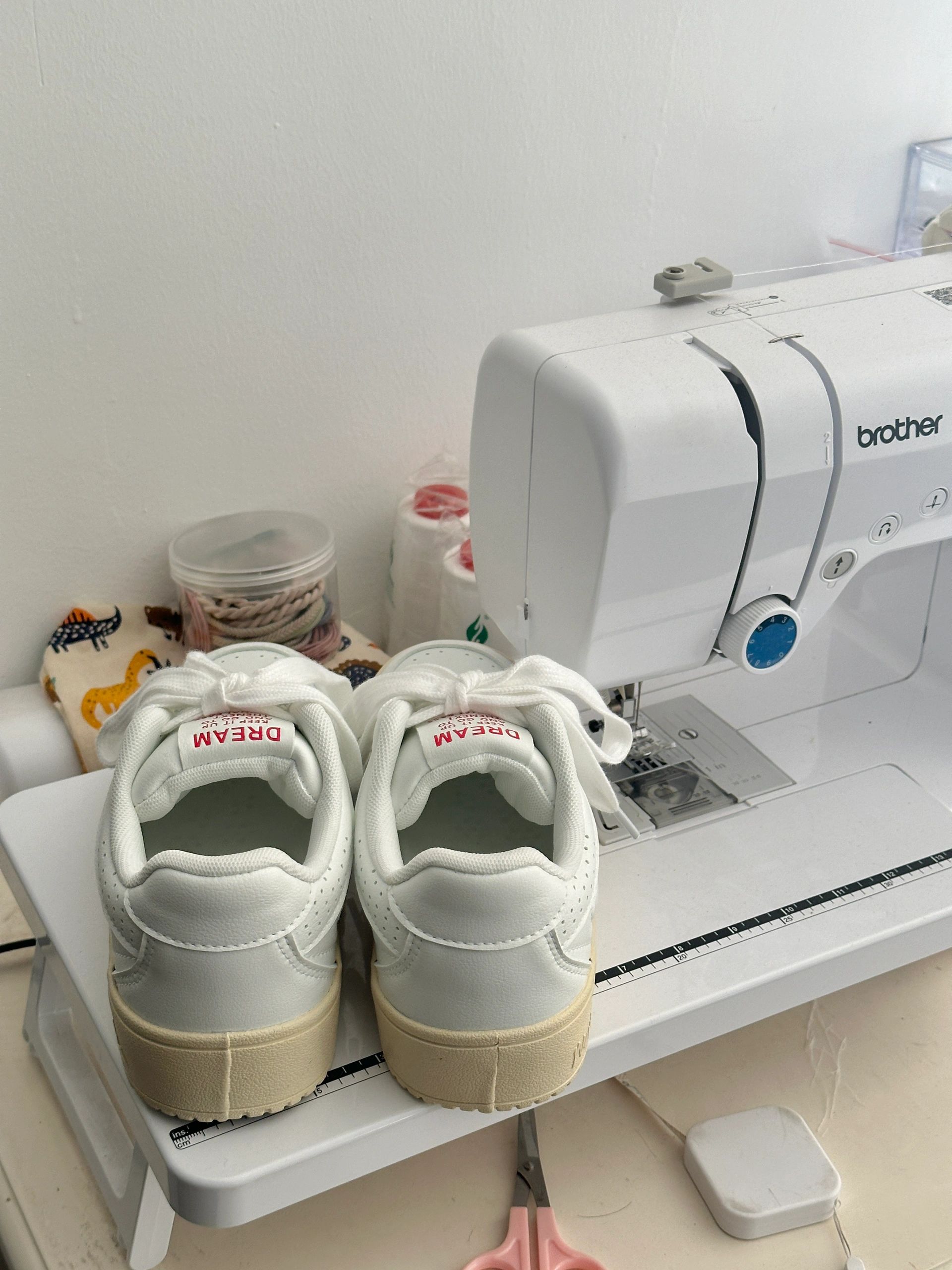 Trends！百搭的小白鞋不嫌多