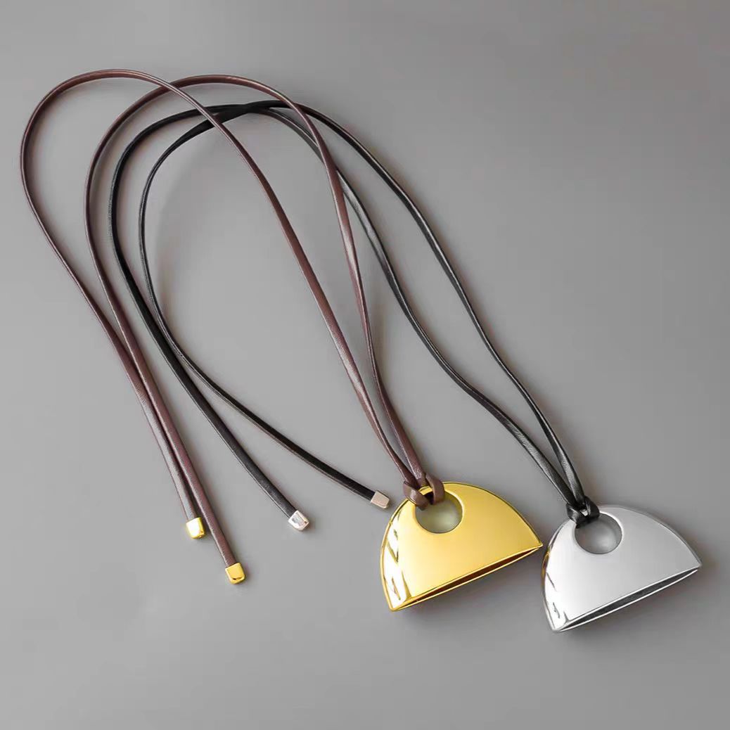 英国CoopKoop24年秋冬新款半月吊坠项链轻奢精致小众高级感空心