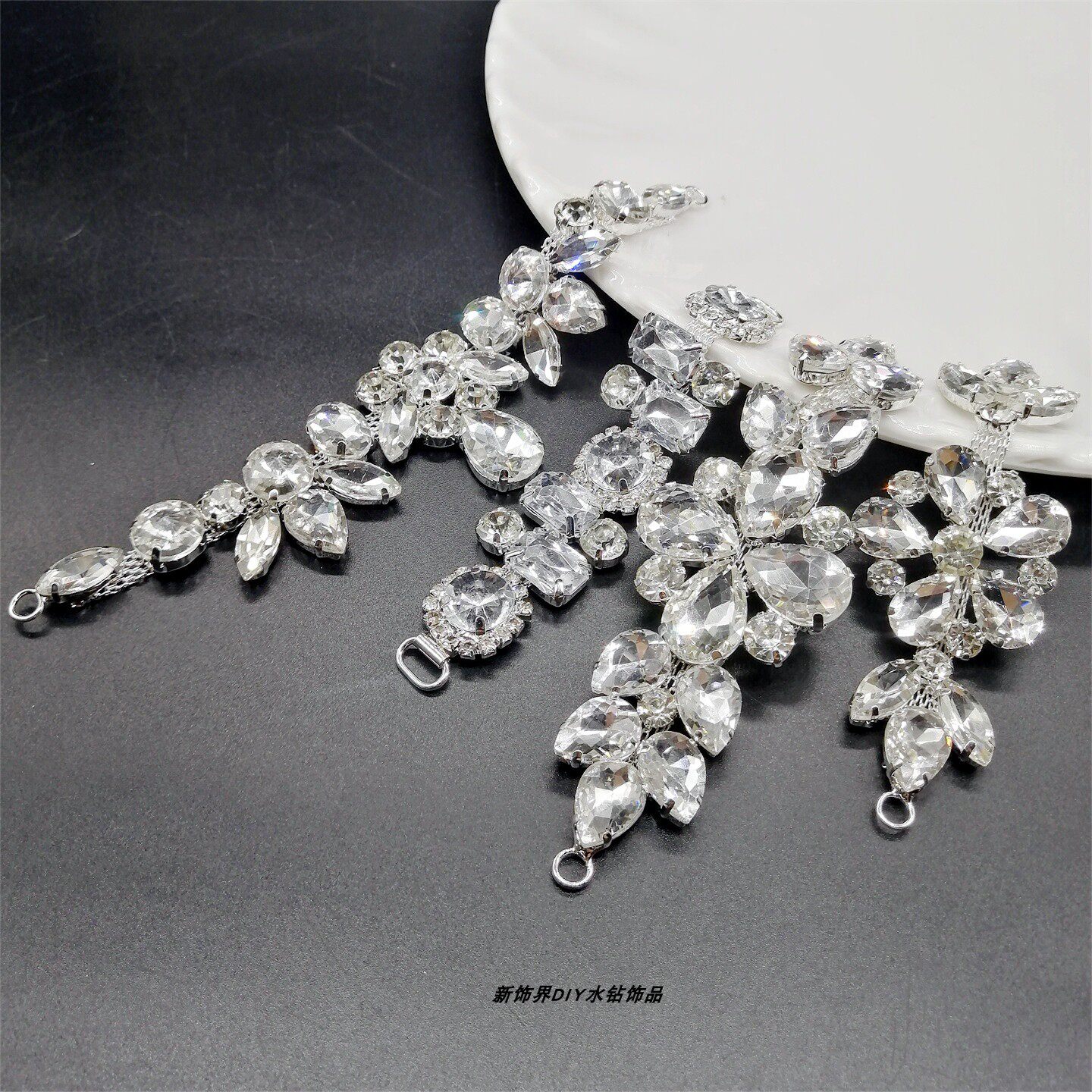 白色花形短款玻璃水钻饰品链条