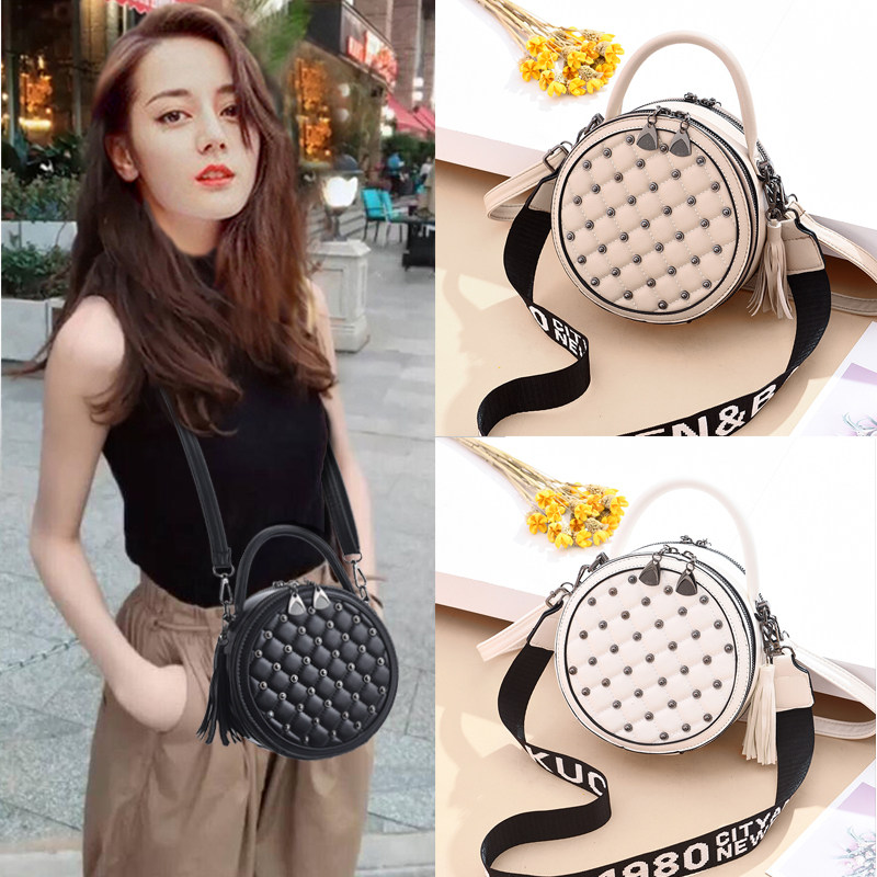 港风小圆包女2020新款韩版百搭宽肩带流苏手提包铆钉车线斜挎小包