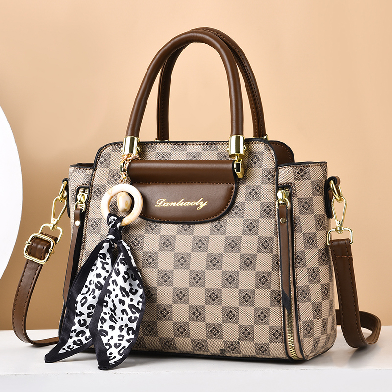 品牌精选轻奢大容量女士手提包