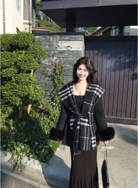 圆圆媛er 黑天鹅/秋冬80羊毛10羊驼格纹外套气质黑色披肩斗篷大衣