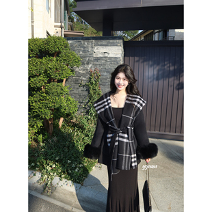 圆圆媛er 秋冬80羊毛10羊驼格纹外套气质黑色披肩斗篷大衣 黑天鹅