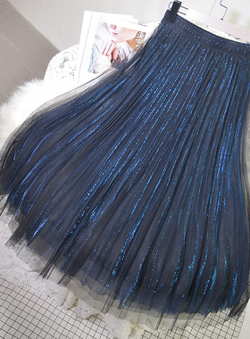 亮丝网纱显瘦半身裙 A slimming skirt made of bright silk mesh