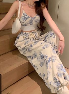 Printed halter tank top and ankle pantsuit吊带背心束脚裤套装