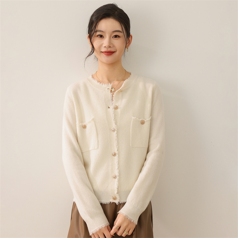 2025年秋季新款百搭小香风流苏包边金属扣开衫