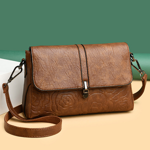 正品真皮斜挎包女2023新款中年妈妈羊皮软皮单肩女士百搭包小包包