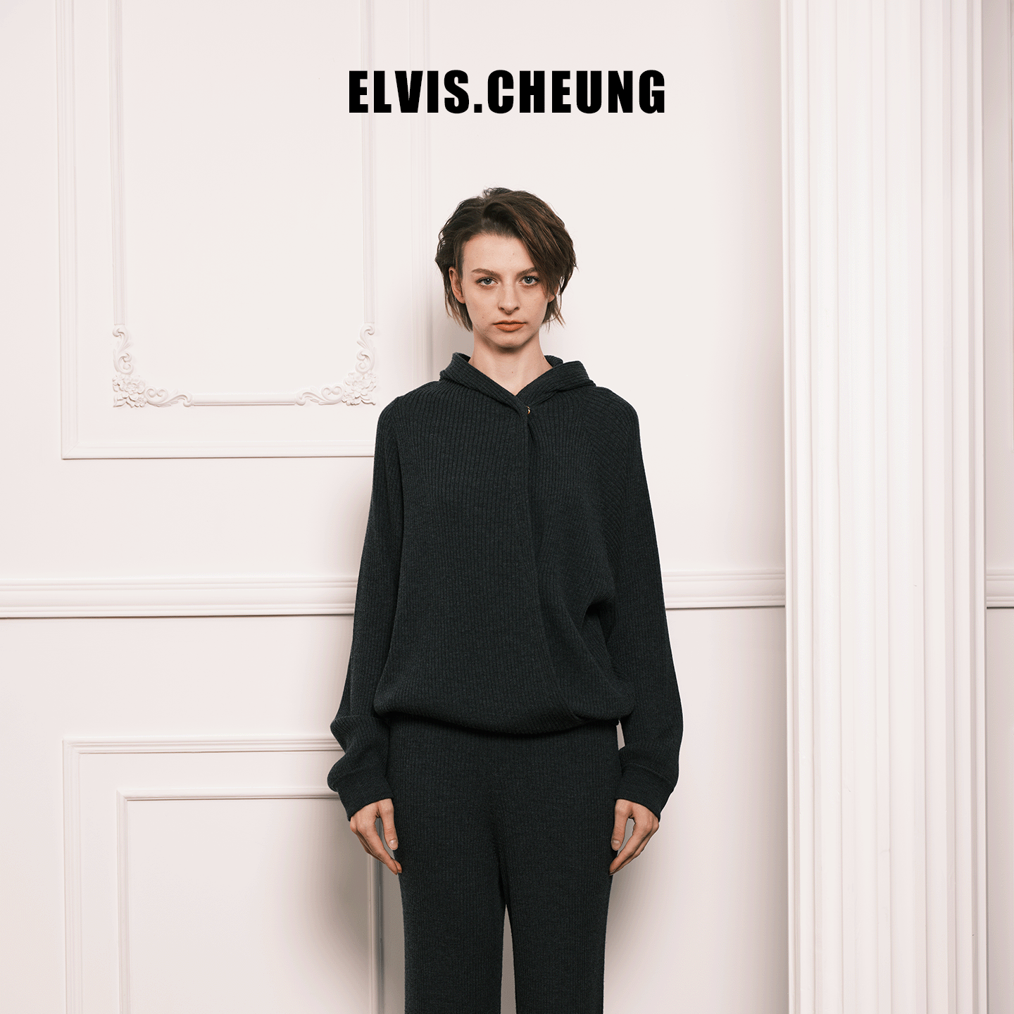 ELVIS.CHEUNG粗坑条连帽廓形毛衣