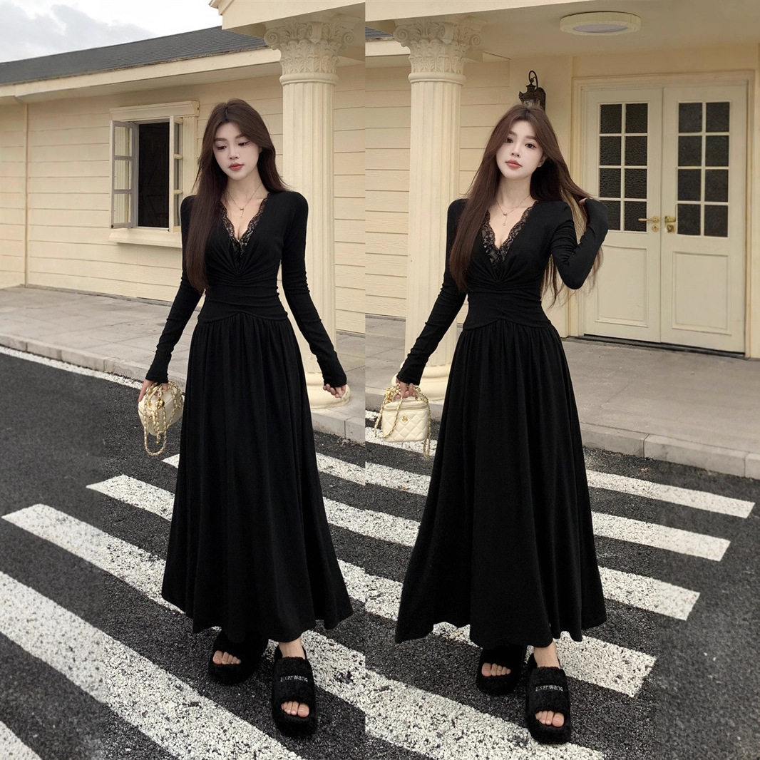 2026大码女装秋冬新款显瘦遮肉收腰大裙摆蕾丝边深V领连衣裙长裙