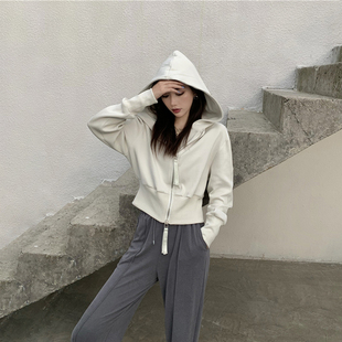 短款连帽白色卫衣女加n绒加厚秋冬2021年新款宽松韩版潮酷拉链外