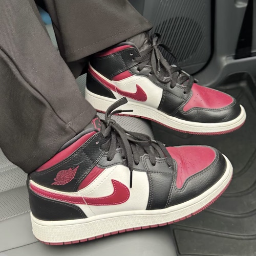 JordanAir Jordan 1 Mid 皮革 运动舒适百搭GS554725-066杭州12仓