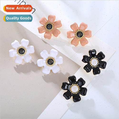 Korean fashion elegant earrings flowers simple senior sense