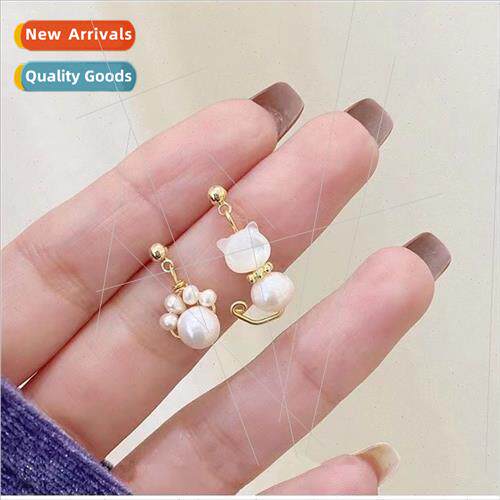 Natural freshwater pearl earrings AB  asymmetric cat claw ca