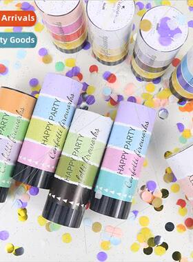 Graduation opening atmosphere handheld small flowers wedding