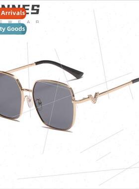 new Europe fashion retro sunglasses female square frame legs