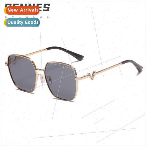 new Europe fashion retro sunglasses female square frame legs