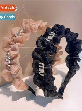 Korean retro bright flash ruffles rhinestone letter M hairpi