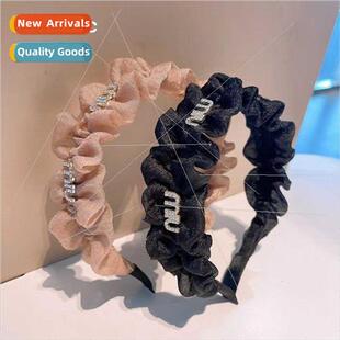 Korean retro bright flash ruffles rhinestone letter M hairpi