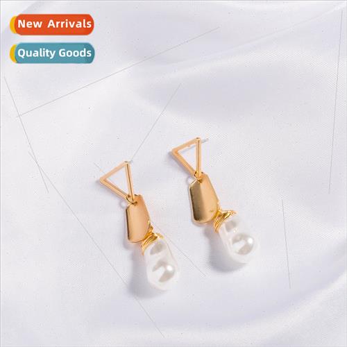 Europe geometric pearl earrings适用women triangle metal ear