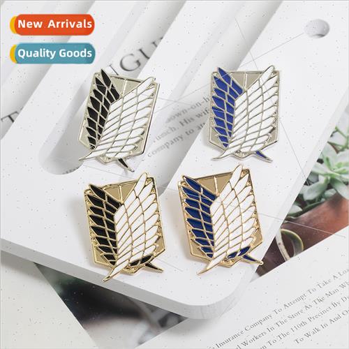New Attack Giants anime cartoon brooch couple clothing jewel - 实物图