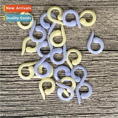 Colorful openings marking clasps counting rings marking ring