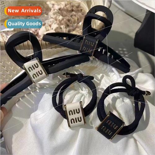 Korean temperament frosted large card buckle letters grasp c