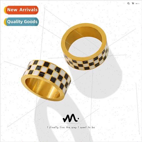 Europe does not lose color black whe checkerboard ring simpl