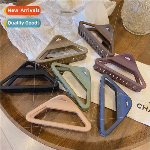 Morandi new triangle hollowed out shark clip versatile large