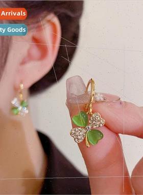 Diamond-set cat eye stone four-leaf flower ear clips delicat
