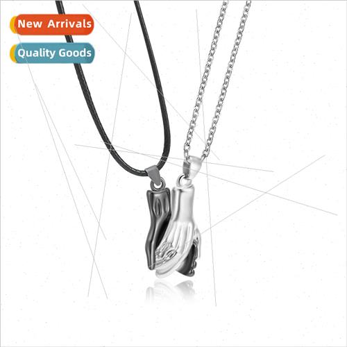 Fashion Magnetic Necklace Hand in Hand Couple Romantic Colla