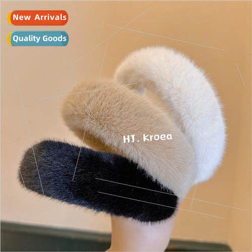Autumn winter fur fur head wrapped face show face small hair