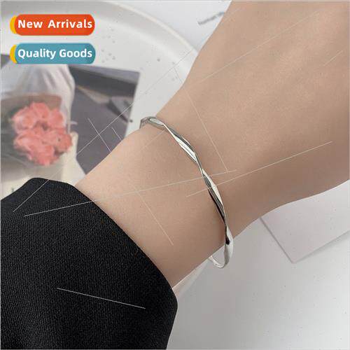 M?bius twisted bracelet women 2023 fresh versatile simple i