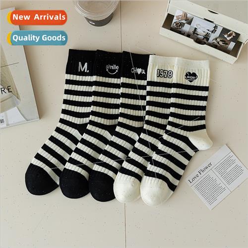 Socks Women Spring Autumn Cotton Mid-Calf Socks Embroidered
