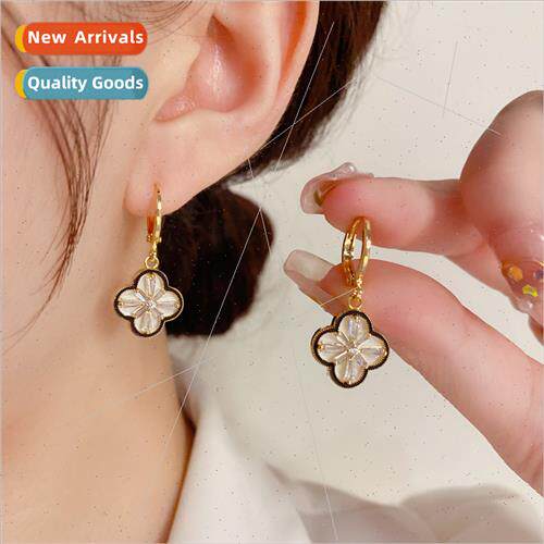 Fall winter new tide fashion exquise four-leaf flower ear bu