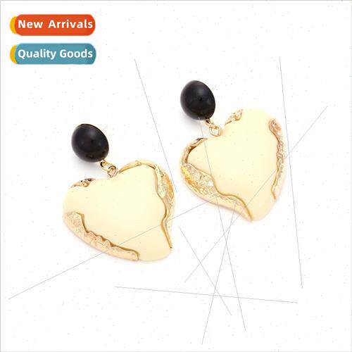 niche ageing alloy resin love earrings wild heart-shaped ear