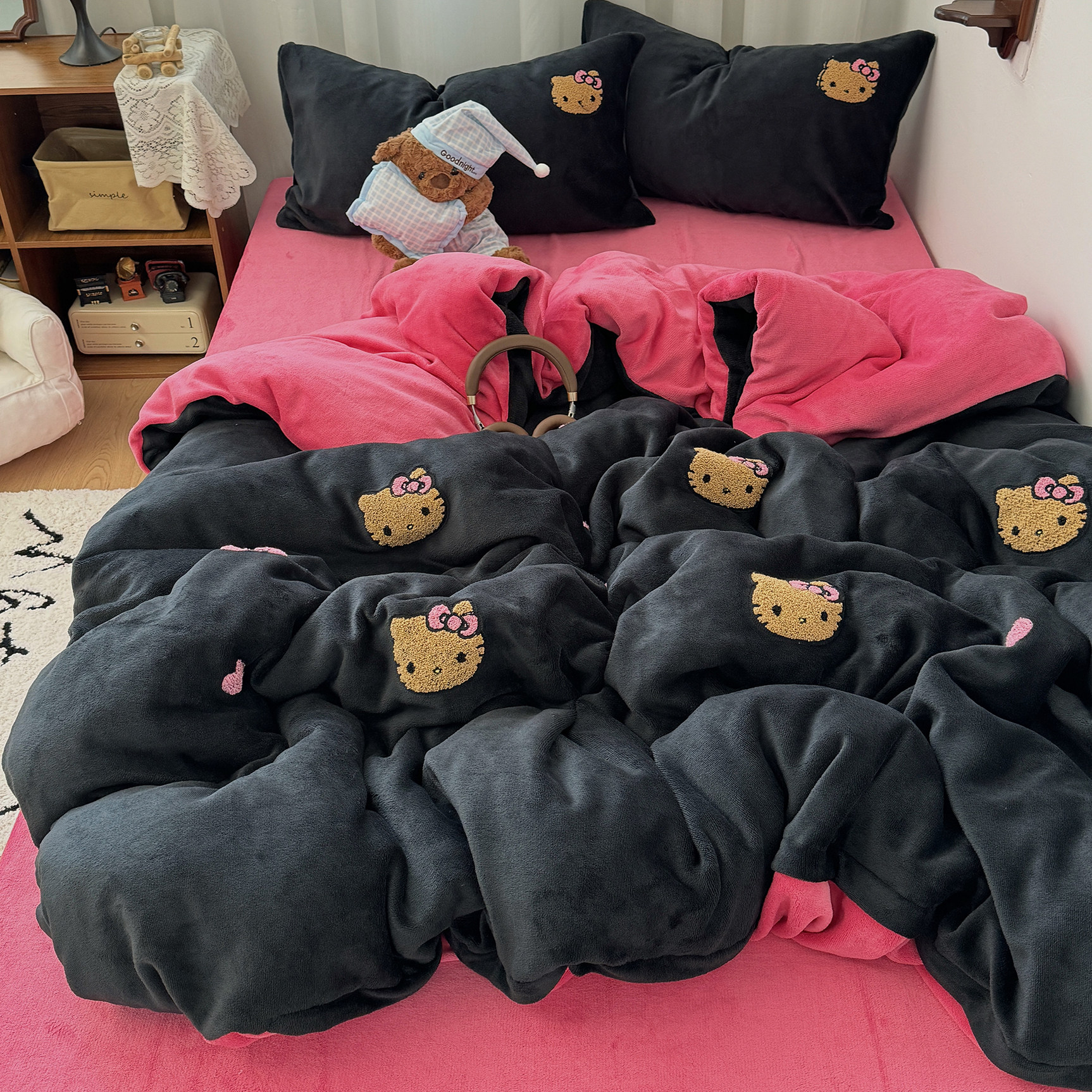 甜酷少女ins玫红黑kt猫毛巾绣秋冬牛奶绒四件套舒适珊瑚绒三件套