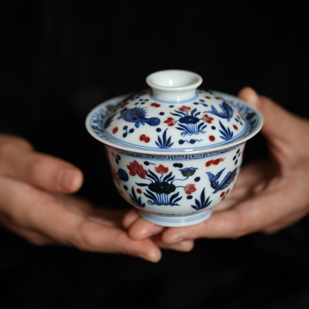 歆蕴山房雅玩珍藏于君监制仿明青花釉里红鱼藻纹盖碗景德镇手工