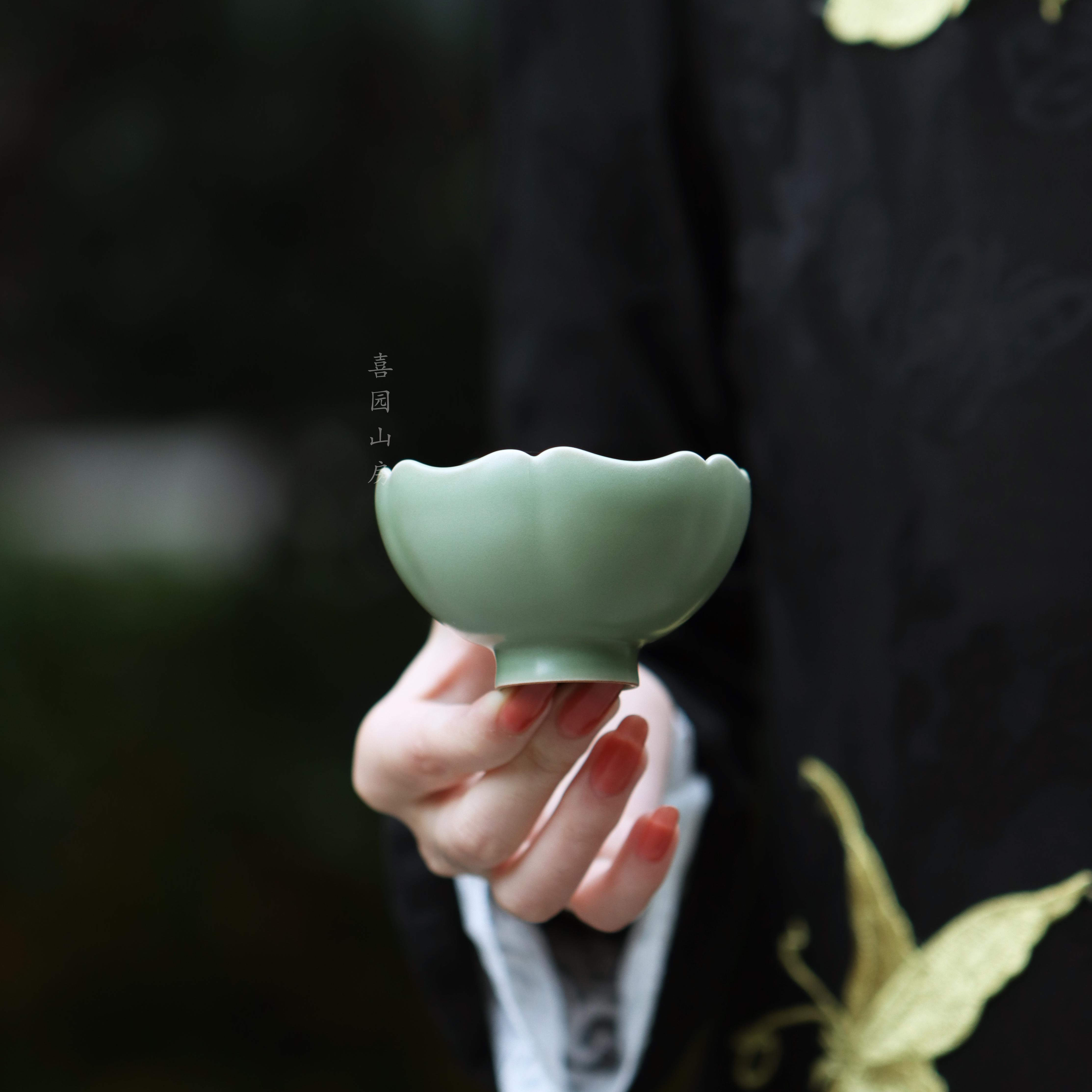 杨盛侃龙泉青瓷豆青梅花葵口杯