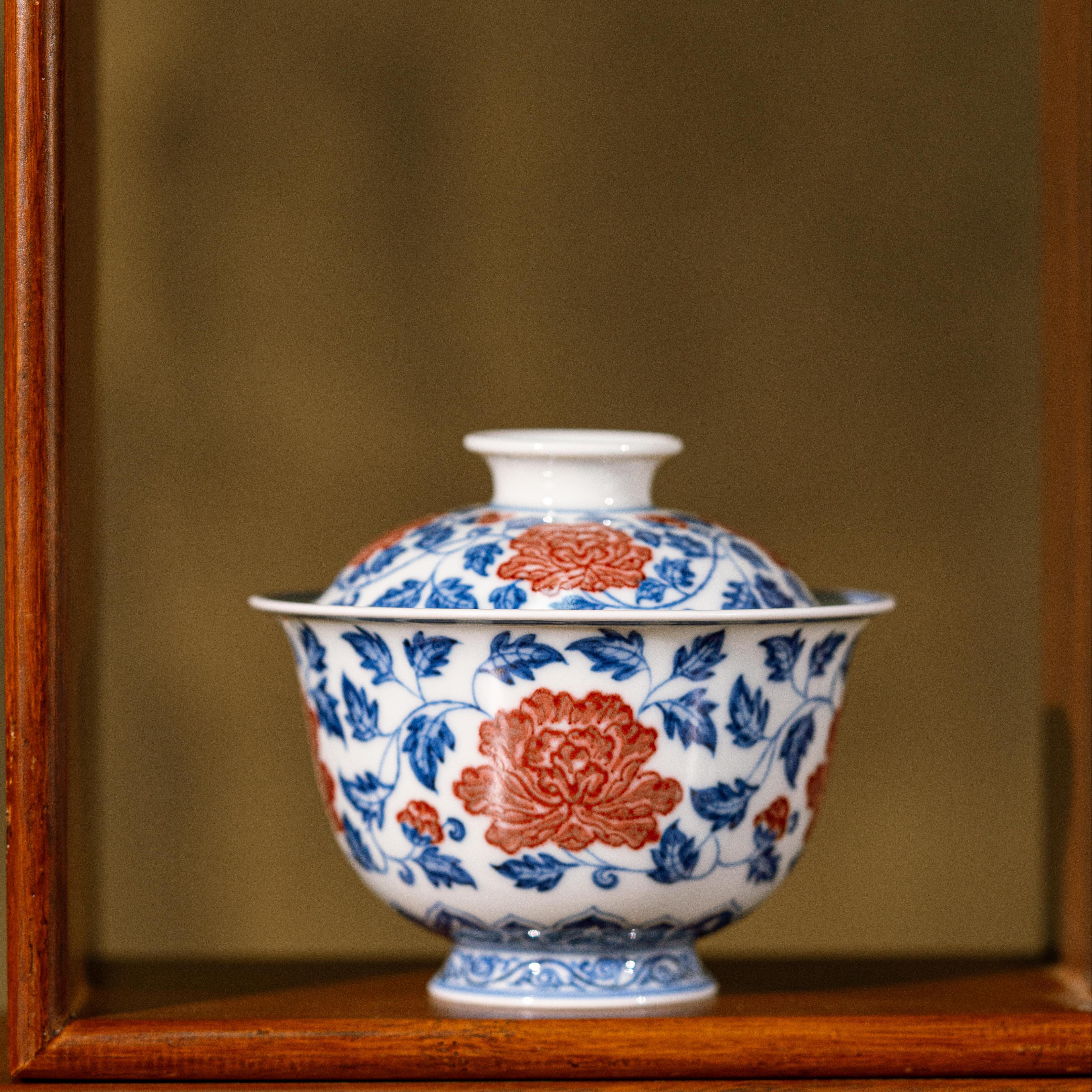 望月怀古青花釉里红缠枝牡丹