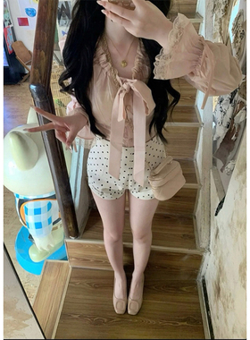 早秋季法式甜美温柔粉色V领花边蝴蝶结衬衫+波点高腰短裤两件套女