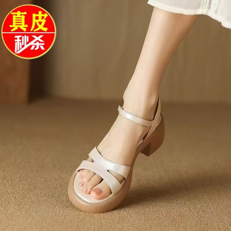 正品真软皮平底女士凉鞋配裙子