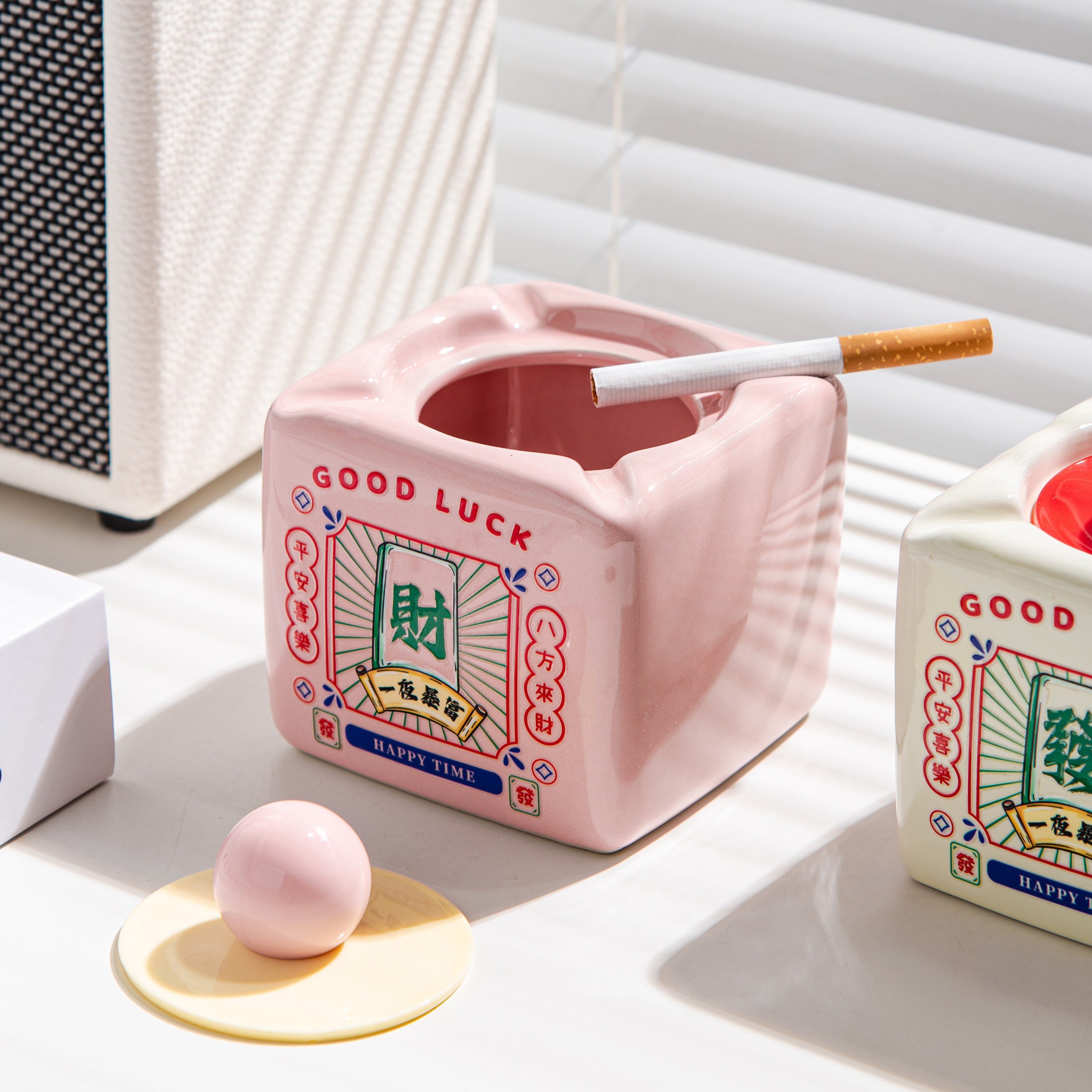 陶瓷烟灰缸创意办公室烟灰缸摆件家用带盖防飞灰烟盅客厅装饰品,家居饰品,桌面摆件,淘宝优惠券,粉丝福利购,淘宝优惠卷