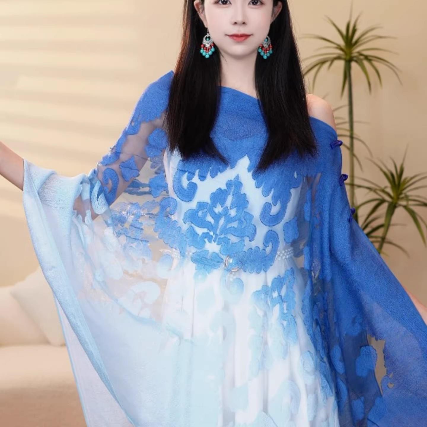 2026春夏新款民族风刺绣盘扣丝巾披肩女防晒外搭薄款旅游拍照围巾