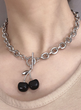 时尚辣妹bi入黑色小樱桃锁骨链黑暗cot扣项链亚马逊樱桃项链